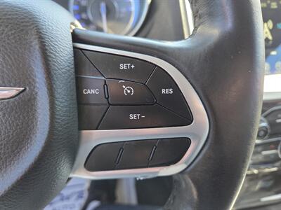 2017 Chrysler 300 Series Limited - Photo 15 - Lafayette, IN 47905