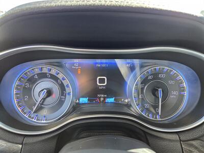 2017 Chrysler 300 Series Limited - Photo 17 - Lafayette, IN 47905