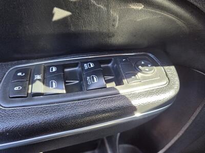 2017 Chrysler 300 Series Limited - Photo 13 - Lafayette, IN 47905