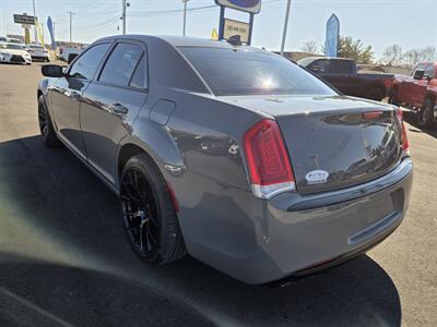 2017 Chrysler 300 Series Limited - Photo 5 - Lafayette, IN 47905