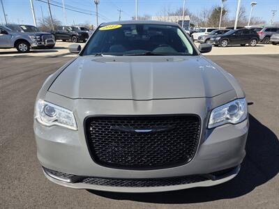 2017 Chrysler 300 Series Limited - Photo 8 - Lafayette, IN 47905