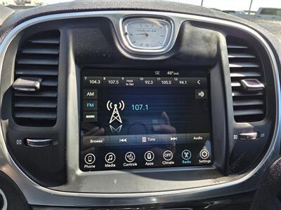 2017 Chrysler 300 Series Limited - Photo 19 - Lafayette, IN 47905