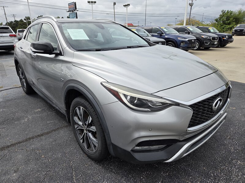 2018 INFINITI QX30 Premium  