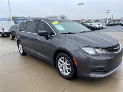 2018 Chrysler Pacifica Touring   - Photo 1 - Lafayette, IN 47905