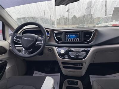 2018 Chrysler Pacifica Touring   - Photo 12 - Lafayette, IN 47905
