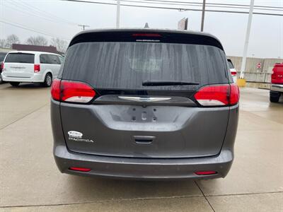 2018 Chrysler Pacifica Touring   - Photo 4 - Lafayette, IN 47905