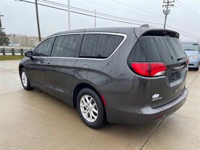 2018 Chrysler Pacifica Touring   - Photo 5 - Lafayette, IN 47905
