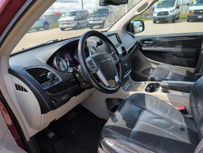 2011 Chrysler Town & Country Limited   - Photo 10 - Lafayette, IN 47905