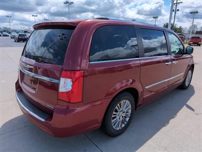 2011 Chrysler Town & Country Limited   - Photo 3 - Lafayette, IN 47905
