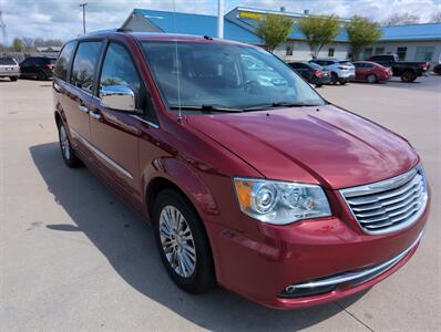 2011 Chrysler Town & Country Limited   - Photo 1 - Lafayette, IN 47905