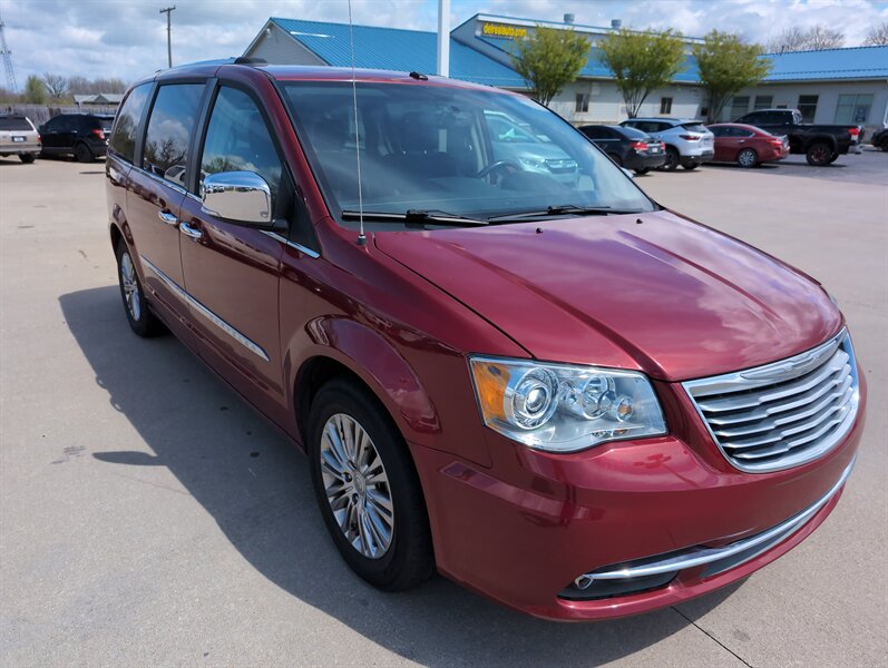 2011 Chrysler Town & Country Limited photo