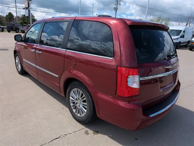 2011 Chrysler Town & Country Limited   - Photo 5 - Lafayette, IN 47905