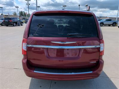2011 Chrysler Town & Country Limited   - Photo 4 - Lafayette, IN 47905