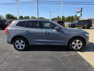 2022 Volvo XC60 B5 Momentum - Photo 2 - Lafayette, IN 47905