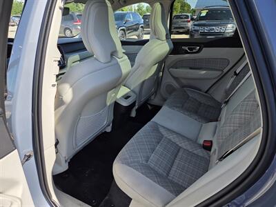 2022 Volvo XC60 B5 Momentum - Photo 11 - Lafayette, IN 47905
