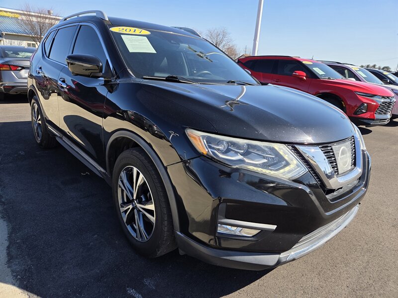 2017 Nissan Rogue SL   - Photo 1 - Lafayette, IN 47905