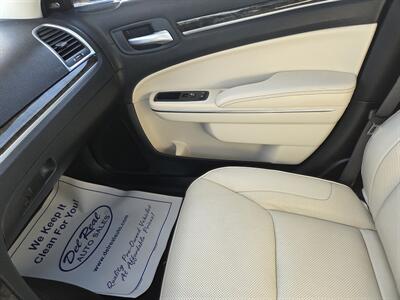 2016 Chrysler 300C   - Photo 22 - Lafayette, IN 47905