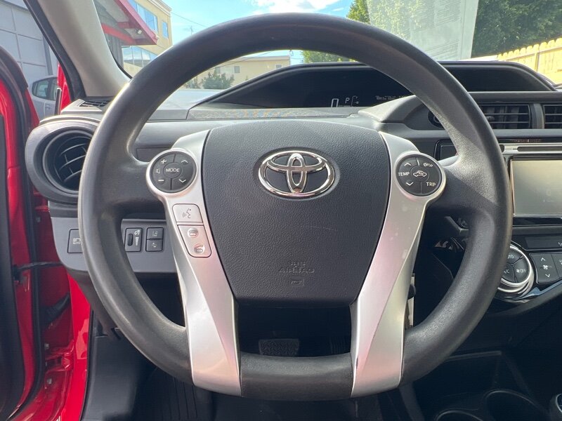 2017 Toyota Prius c Two photo