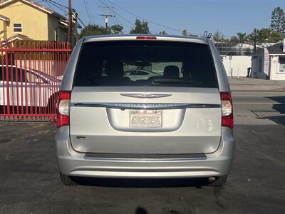 2012 Chrysler Town & Country Touring   - Photo 9 - North Hollywood, CA 91601