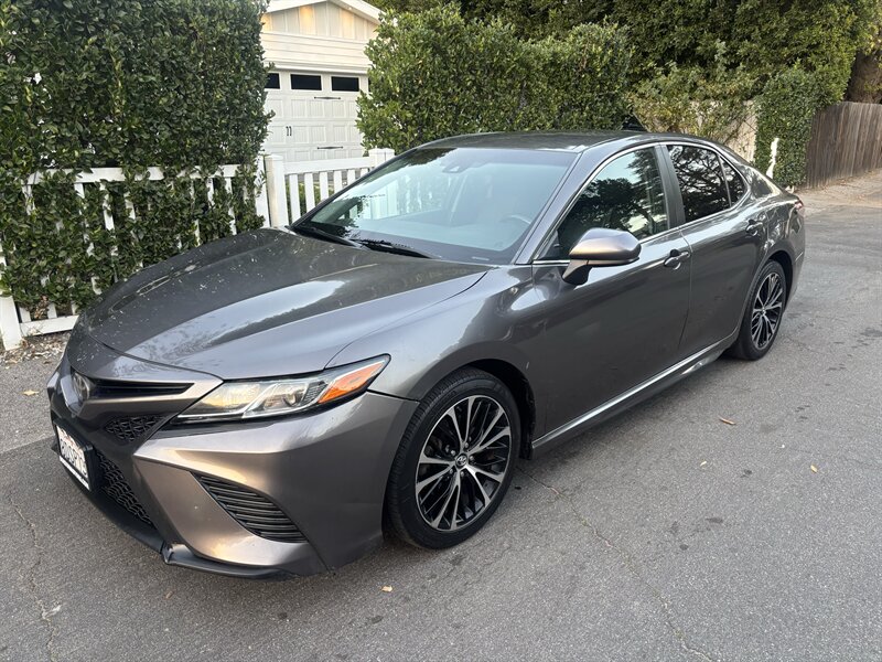 2018 Toyota Camry SE  