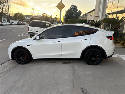2021 Tesla Model Y Standard Range   - Photo 10 - North Hollywood, CA 91601