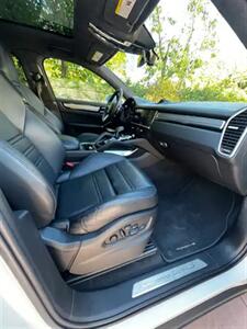 2023 Porsche Cayenne Turbo S E-Hybrid Cou - Photo 41 - North Hollywood, CA 91601