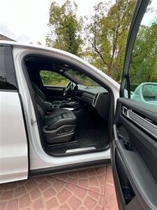 2023 Porsche Cayenne Turbo S E-Hybrid Cou - Photo 10 - North Hollywood, CA 91601