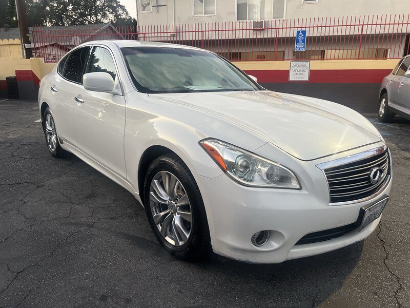 2011 INFINITI M37  