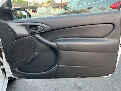 2004 Ford Focus ZX3   - Photo 30 - North Hollywood, CA 91601