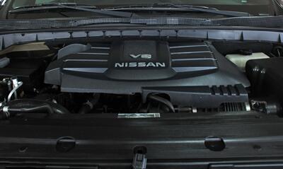 2018 Nissan Titan SV  Midnight Edition 4X4 - Photo 11 - North Canton, OH 44720