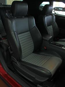 2009 Dodge Challenger R/T Plus  Moonroof Leather   - Photo 30 - North Canton, OH 44720