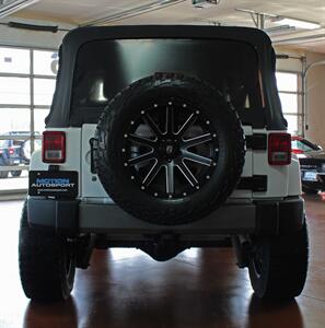 2015 Jeep Wrangler Unlimited Freedom Edition  Oscar Mike Custom Lift 4X4 - Photo 7 - North Canton, OH 44720