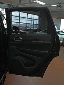 2018 Jeep Grand Cherokee Sterling Edition  Moon Roof Navigation 4X4 - Photo 38 - North Canton, OH 44720