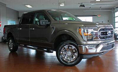 2021 Ford F-150 XLT  4X4 - Photo 2 - North Canton, OH 44720