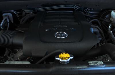 2014 Toyota Tundra SR5  TRD Off Road 4X4 - Photo 11 - North Canton, OH 44720