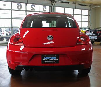 2013 Volkswagen Beetle-Classic 2.5L PZEV   - Photo 7 - North Canton, OH 44720