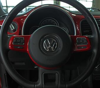 2013 Volkswagen Beetle-Classic 2.5L PZEV   - Photo 15 - North Canton, OH 44720