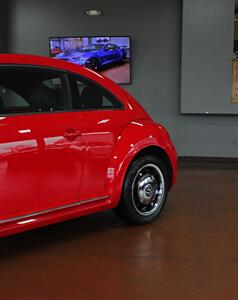 2013 Volkswagen Beetle-Classic 2.5L PZEV   - Photo 38 - North Canton, OH 44720