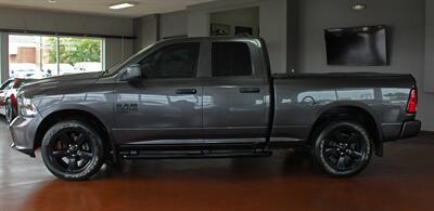 2022 RAM 1500 Classic Express  Black Top Edition 4X4 - Photo 5 - North Canton, OH 44720