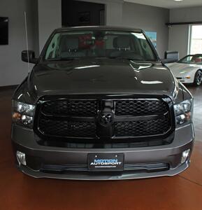 2022 RAM 1500 Classic Express  Black Top Edition 4X4 - Photo 4 - North Canton, OH 44720