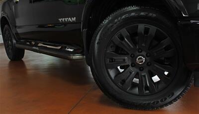 2017 Nissan Titan Platinum Reserve  4X4 - Photo 47 - North Canton, OH 44720
