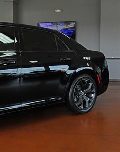 2021 Chrysler 300 Series Touring  Black Top Package - Photo 40 - North Canton, OH 44720