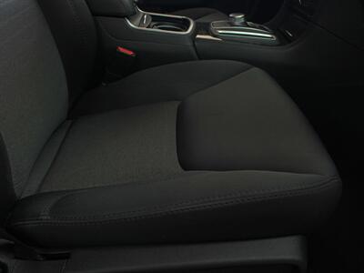 2021 Chrysler 300 Series Touring  Black Top Package - Photo 31 - North Canton, OH 44720