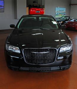 2021 Chrysler 300 Series Touring  Black Top Package - Photo 4 - North Canton, OH 44720