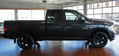2017 RAM 1500 Express  Black Top Package 4X4 - Photo 10 - North Canton, OH 44720