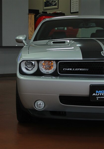2009 Dodge Challenger SRT8 photo