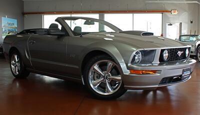 2008 Ford Mustang GT Premium  Convertible - Photo 2 - North Canton, OH 44720