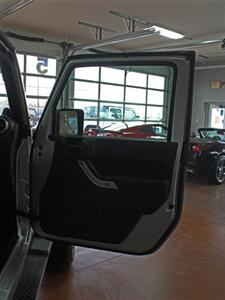 2012 Jeep Wrangler Unlimited Sahara  Custom Lift 4X4 - Photo 25 - North Canton, OH 44720