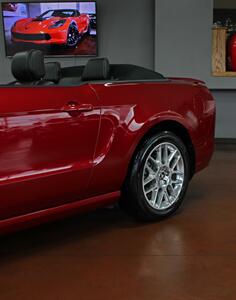2013 Ford Mustang V6 Premium  Convertible - Photo 43 - North Canton, OH 44720