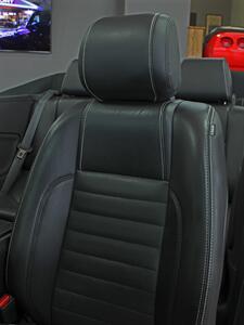 2013 Ford Mustang V6 Premium  Convertible - Photo 26 - North Canton, OH 44720